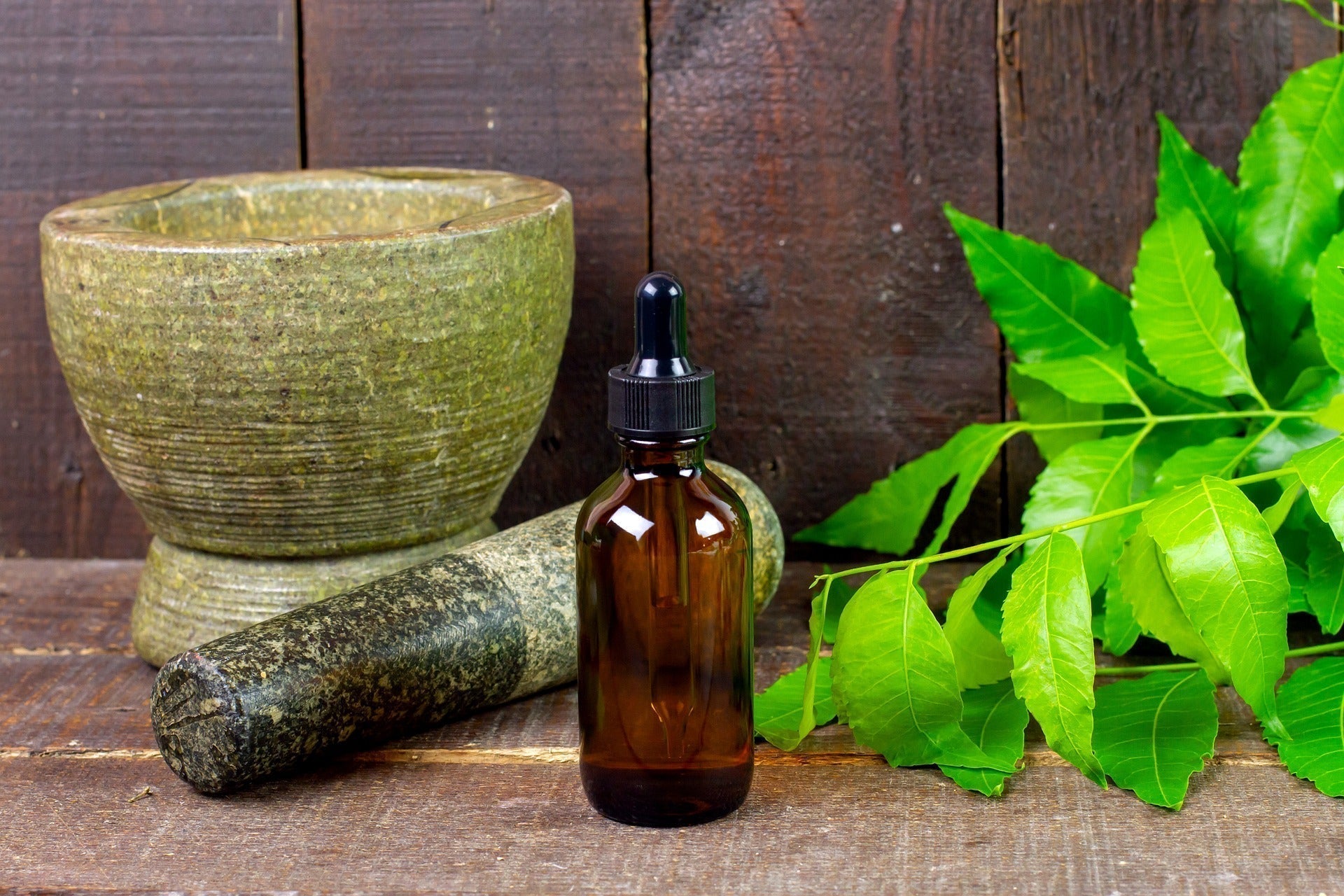 Neem tel lagane ke fayde in Hindi